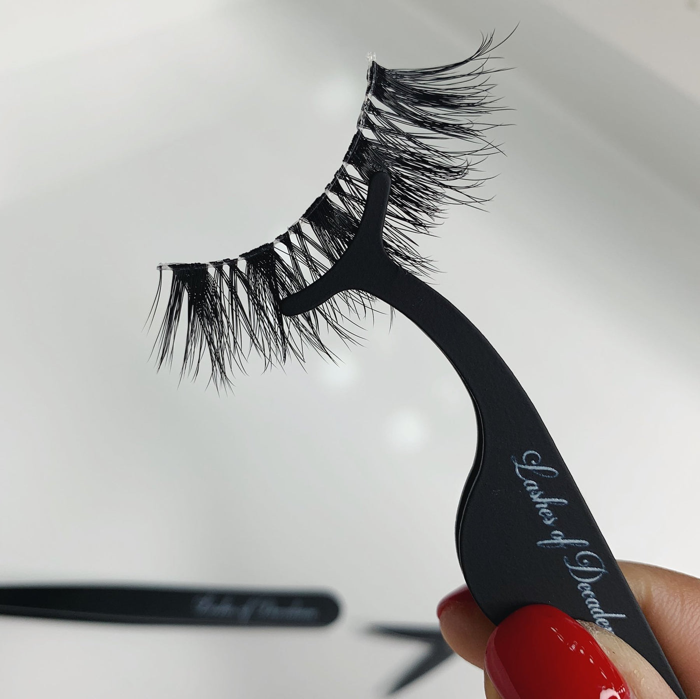Mastering the Art: How to Effortlessly Apply Faux Mink Lashes for Mesmerising Eyes